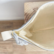 Load image into Gallery viewer, Necessaire ou estojo XL TRACINHOS CINZA