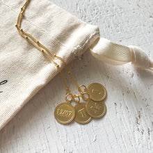 Load image into Gallery viewer, Colar 4 medalhas personalizadas