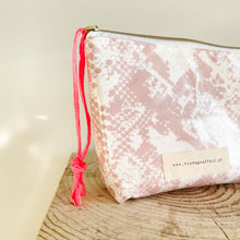 Load image into Gallery viewer, Bolsa térmica SNAKE PRINT