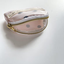 Load image into Gallery viewer, Porta moedas BOLINHAS fundo beige