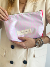 Load image into Gallery viewer, Bolsa térmica ZEBRA ROSA NEON