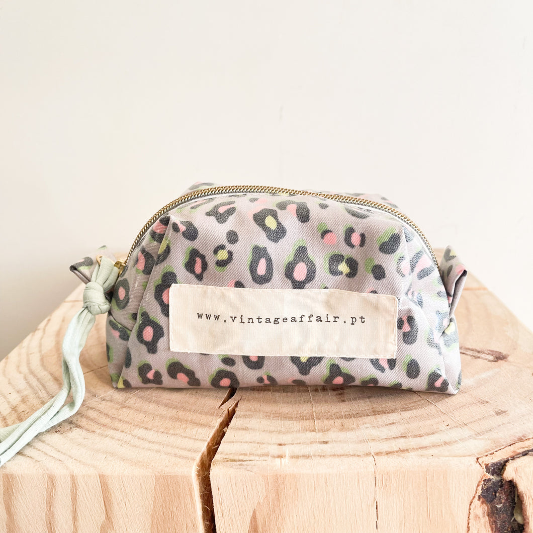 Necessaire pequeno ANIMAL PRINT CAQUI