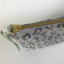 Load image into Gallery viewer, Bolsa grande ANIMAL PRINT CAQUI