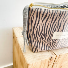 Load image into Gallery viewer, Bolsa térmica ZEBRA TAUPE