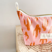 Load image into Gallery viewer, Necessaire XL CACTOS ROSA