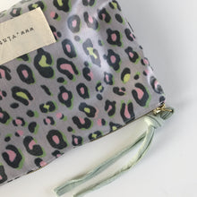 Load image into Gallery viewer, Bolsa grande ANIMAL PRINT CAQUI