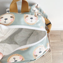 Load image into Gallery viewer, Mochila pequena PREGUIÇA AZUL