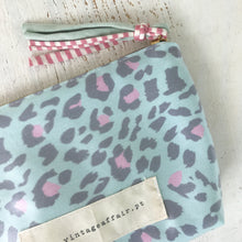 Load image into Gallery viewer, Bolsa média ANIMAL PRINT VERDE