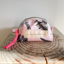 Load image into Gallery viewer, Necessaire pequeno FOLHAS