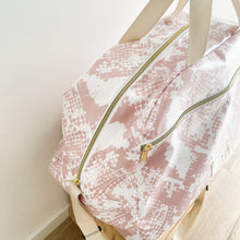 Load image into Gallery viewer, Saco fim de semana SNAKE PRINT