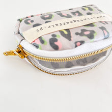 Load image into Gallery viewer, Porta moedas ANIMAL PRINT CAQUI
