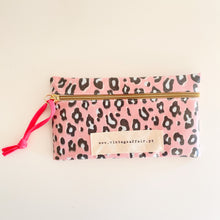 Load image into Gallery viewer, Estojo / bolsa  ANIMAL PRINT ROSA
