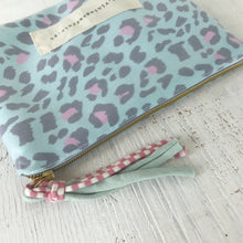 Load image into Gallery viewer, Bolsa média ANIMAL PRINT VERDE