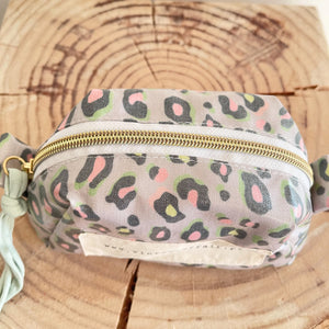 Necessaire pequeno ANIMAL PRINT CAQUI