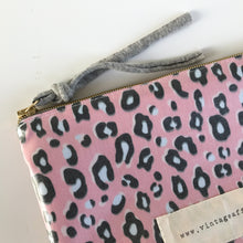 Load image into Gallery viewer, Bolsa grande ANIMAL PRINT ROSA