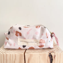 Load image into Gallery viewer, Necessaire grande ANIMAL PRINT
