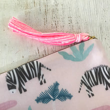 Load image into Gallery viewer, Bolsa XL PINK ZEBRAS