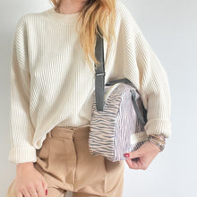 Load image into Gallery viewer, Lancheira ZEBRA TAUPE