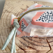 Load image into Gallery viewer, Necessaire pequeno FRUTOS