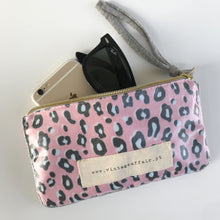 Load image into Gallery viewer, Bolsa pequena ANIMAL PRINT ROSA