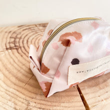 Load image into Gallery viewer, Necessaire pequeno ANIMAL PRINT