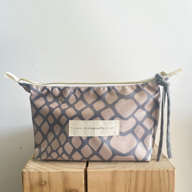 Estojo ou necessaire XL ZEBRA TAUPE