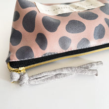Load image into Gallery viewer, Bolsa pequena CHOCOLAT