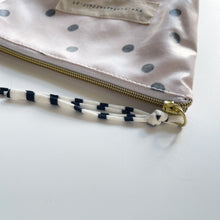Load image into Gallery viewer, Bolsa média BOLINHAS fundo beige