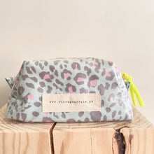 Load image into Gallery viewer, Necessaire grande ANIMAL PRINT VERDE