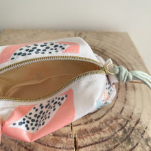 Load image into Gallery viewer, Necessaire pequeno FRUTOS