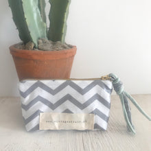Load image into Gallery viewer, Bolsa pequena CHEVRON cinza