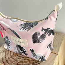 Load image into Gallery viewer, Necessaire XL  FOLHAS