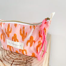 Load image into Gallery viewer, Necessaire XL CACTOS ROSA