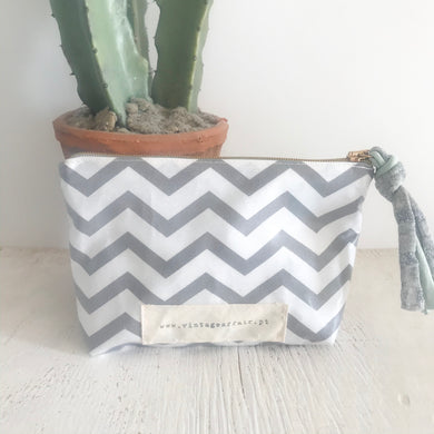 Bolsa média CHEVRON cinza