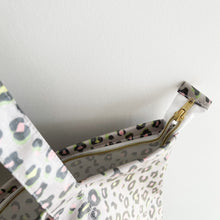 Load image into Gallery viewer, Saco de alças ANIMAL PRINT CAQUI